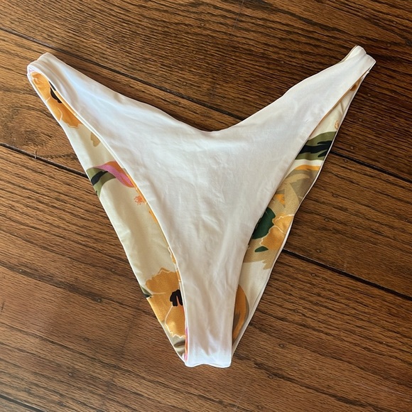 L Space Sandy Bikini Bottoms Size M - Picture 13 of 16